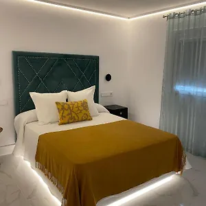  Appartement 13 Lives In